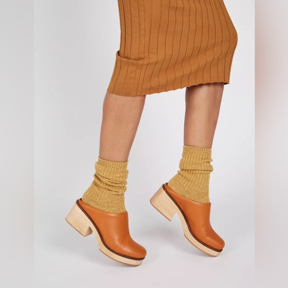 NWOT intentionally blank tides leather clog sold @ anthropologie